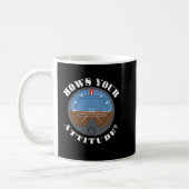 Hol deinen Attitude Funny Altitude Aviation Spaß P Kaffeetasse (Links)