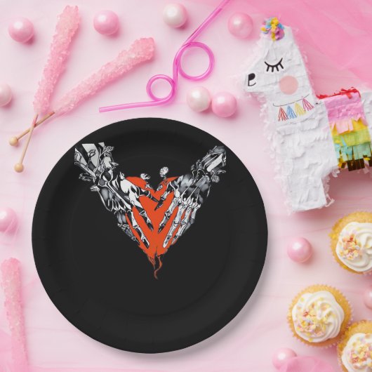 Holding Heart Classic Pappteller (Party)