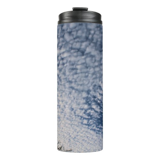 Holey Wolken bei Sonnenaufgang Thermosbecher (Vorderseite)