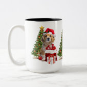 Holiday Christmas Dog with Santa Hat   Zweifarbige Tasse (Links)