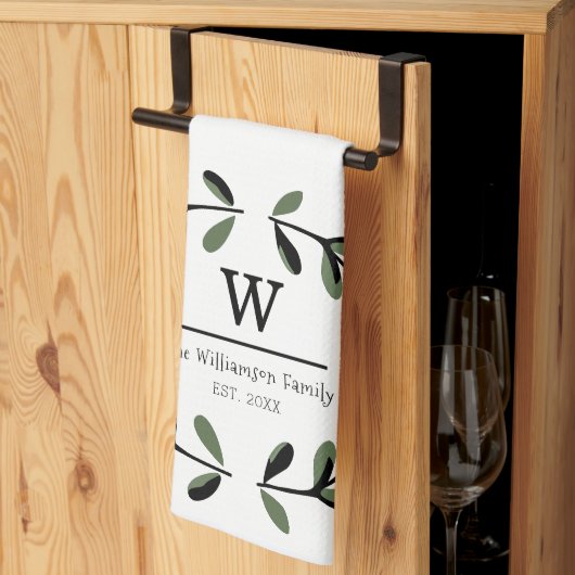 Holiday Farmhouse Monogram Wreath Geschirrtuch (Drittel gefaltet)