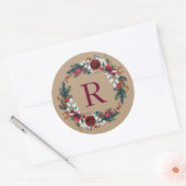 Holiday Floral Christmas Wreath Monogram Runder Aufkleber (Umschlag)