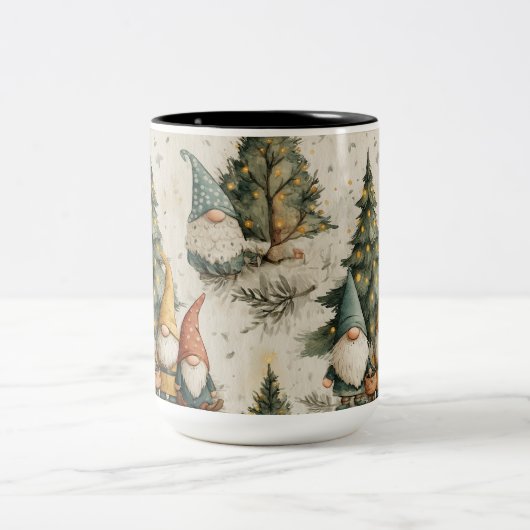 Holiday Forest Gnomes With Lit Christmas Tree Zweifarbige Tasse (Mittel)