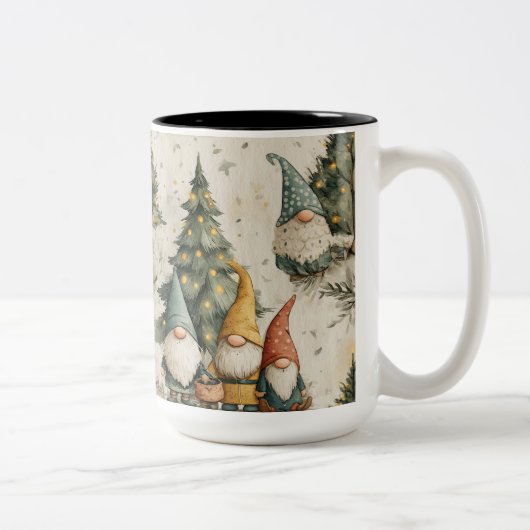 Holiday Forest Gnomes With Lit Christmas Tree Zweifarbige Tasse (Rechts)