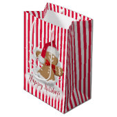 Holiday Gingerbread Man in Milk Splash Mittlere Geschenktüte (Vorderseite Schrägansicht)