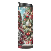 Holiday Gnome mit Weihnachtsgeschenken Thermosbecher (Nach rechts gedreht)