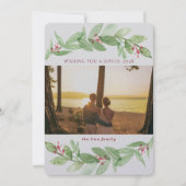 Holiday Greenery Berries Freudendes Foto Feiertagskarte (Vorderseite)