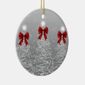 Holiday Greetings Silver Christmas Trees Red Bows Keramik Ornament (Rechts)