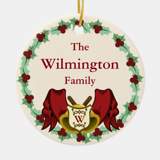 Holiday Holly Wreath & Bells Monogram Familienname Keramikornament (Vorne)