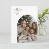 Holiday Hugs Arch Family Foto Weihnachten Einladung (Stehend Vorderseite)