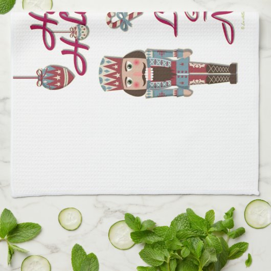 Holiday Nutcracker Lets Go Nuts Handtuch (Gefaltet)