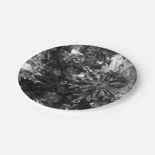 Holiday Ornaments Graustufen Pappteller (Schrägansicht)