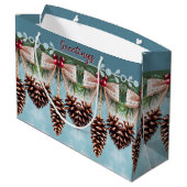 Holiday Pine Cone Große Geschenktüte (Rückseite Schrägansicht)