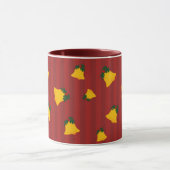 Holiday Red Gold Stripe Bells Christmas Tasse (Zentrum)
