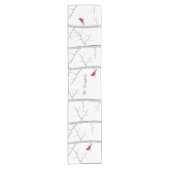 Holiday Simple Winter Red Kardinal Birch Tree Kurzer Tischläufer (Vorderseite)