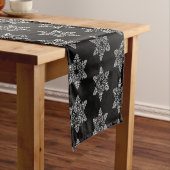 Holiday Snowflakes Table Runner Kurzer Tischläufer (Beispiel)