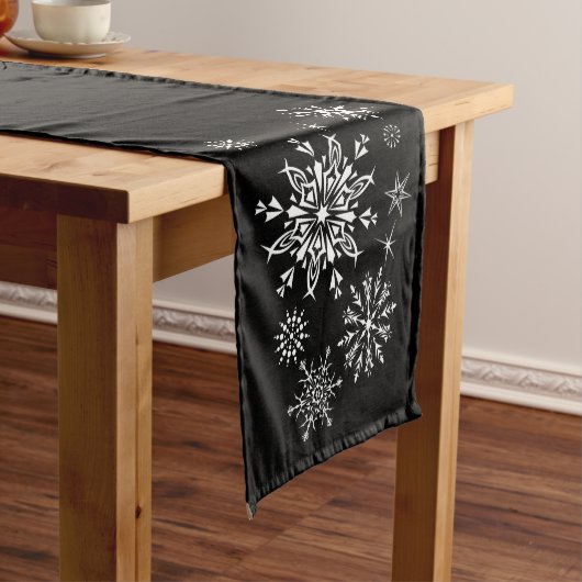 Holiday Snowflakes Table Runner Mittelgroßer Tischläufer (Beispiel)