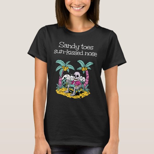 Holiday summertime with sandy toes and sun kissed  T-Shirt (Vorderseite)