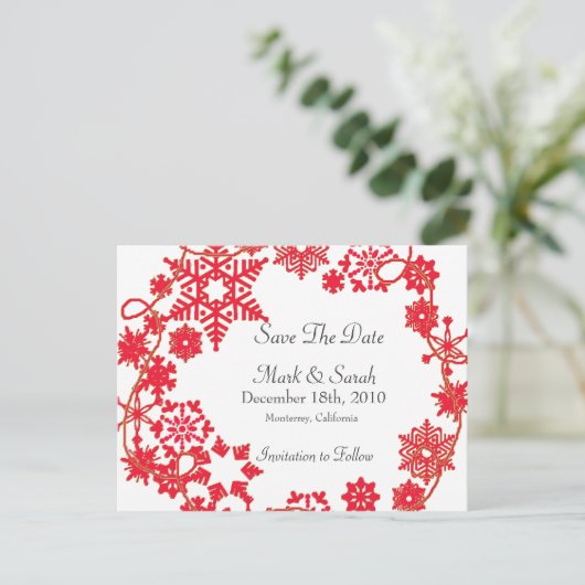 Holiday Wreath Red Save the Date Ankündigungspostkarte (Stehend Vorderseite)