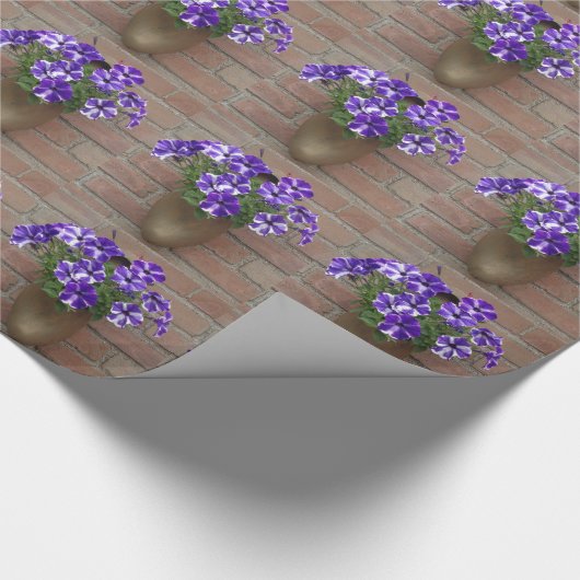 Holländer-Klotz mit lila blauem weißem Veilchen Geschenkpapier (Ecke)