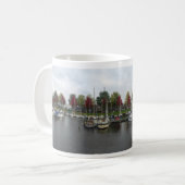 Holländischer Hafen mit grünen und roten Bäumen Pa Kaffeetasse (Vorderseite Links)