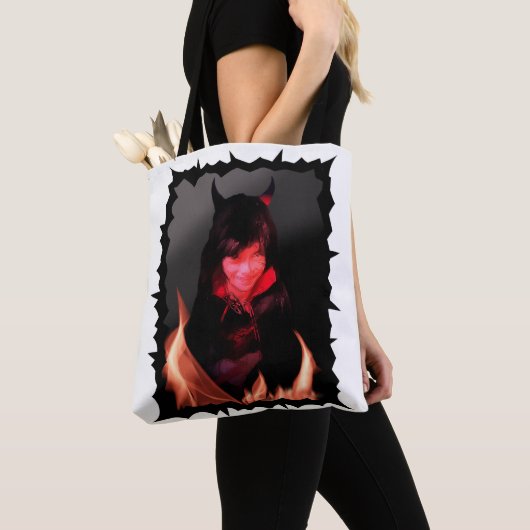 Höllenfeuer Tasche (Von Nahem)