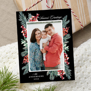 Holly and Evergreen Black Season's Greetings Foto Feiertagspostkarte