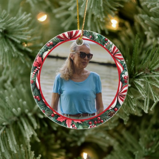 Holly and Peppermint Wreath ANY Photo Keramik Ornament (Baum)