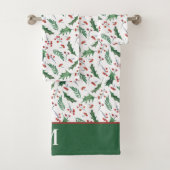 Holly and Red Berry Christmas Pattern Monogram Badhandtuch Set (Insitu)