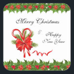 Holly Berries Christmas und Candy Canes Quadratischer Aufkleber<br><div class="desc">Schöne und elegante Holly Beeren gerahmtes Design mit Bonbons in einem roten Band und einem Kiefernzweig hinter sich. Vollständig anpassbares Kalligrafieschrift Frohe Weihnachten und Glück im neuen Jahr. Anpassen,  indem Sie den Text ändern oder auf Anpassen klicken,  um Ihre eigene Touch hinzuzufügen. Gute Ferien!</div>