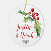 Holly Berries Greenery Personalisiertes Verlobtes  Keramik Ornament (Links)