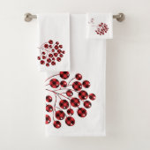 Holly Berries in Rot und Schwarz Buffalo Kariert Badhandtuch Set (Insitu)