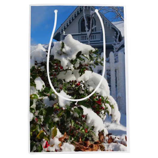 Holly Berries in Snow - Martha's Vineyard Mittlere Geschenktüte (Vorderseite)