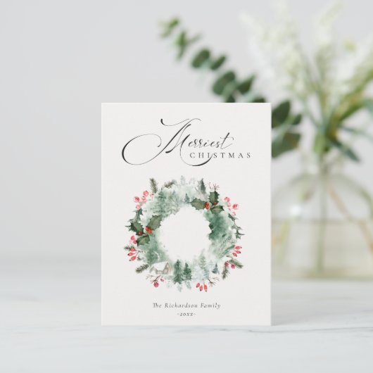 Holly Berries Pine Tree Red Christmas Wreath Postkarte (Stehend Vorderseite)