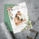 Holly Berry Pine Sehr frohe Weihnachtsrahmen Foto Feiertagskarte<br><div class="desc">Wenn Sie weitere Anpassungen benötigen,  schreiben Sie mir bitte an yellowfebstudio@gmail.com.</div>