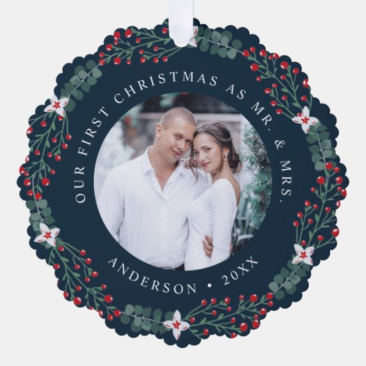 Holly Berry Wreath First Christmas Wedding Foto Ornament Karte (Vorderseite)