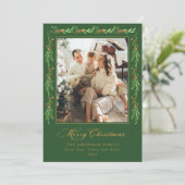 Holly Garland Merry Christmas Photo Card Einladung (Stehend Vorderseite)