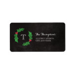 Holly Jolly Christmas Rustic Chalkboard Monogram Adressaufkleber<br><div class="desc">Charmantes,  rustikales Weihnachtsadressen-Etikett mit dem Original in einem heiligen Kranz auf einem Chalkboard-Hintergrund.</div>