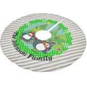 Holly Jolly Skaten Penguins Tree Skirt Polyester Weihnachtsbaumdecke (Schrägansicht)