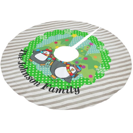 Holly Jolly Skaten Penguins Tree Skirt Polyester Weihnachtsbaumdecke (Schrägansicht)