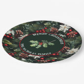 Holly & Pine Celebration Pappteller (Schrägansicht)