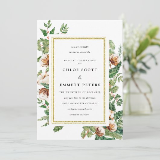 Holly Pine White Floral Winter Hochzeit Einladung (Stehend Vorderseite)