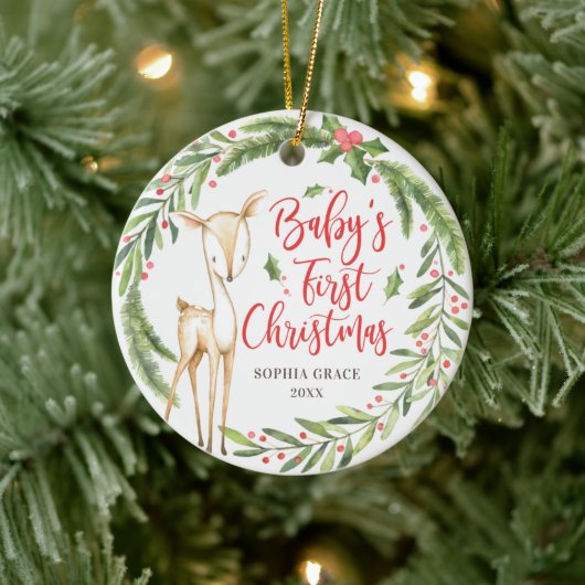 Holly Wreath Deer Baby's First Christmas Foto Keramik Ornament (Baum)