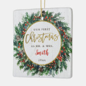 Holly Wreath Erster Weihnachten als Herr. & Mrs. F Keramikornament (Links)