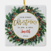 Holly Wreath Erster Weihnachten als Herr. & Mrs. F Keramikornament (Vorderseite)