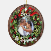Holly Wreath First Christmas Couple Wedding Foto Keramik Ornament (Links)