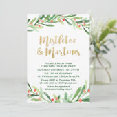 Holly Wreath Mistletoe & Martinis Cocktail Party Einladung (Stehend Vorderseite)