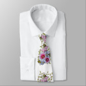 Hollyhocks and Blue Flowers with Bumble BEES Krawatte (Gebunden)