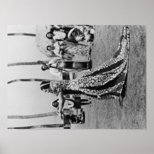 Holoku Hula Tänzer mit Band PhotographHawaii Poster