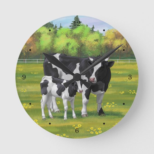 Holstein Cow & Cute Calf in Summer Pasture Runde Wanduhr (Vorderseite)
